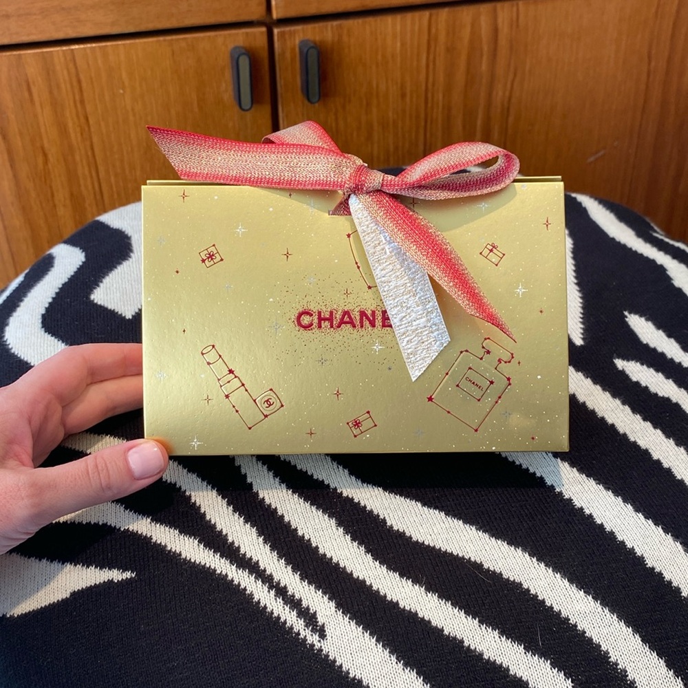CHANEL HOLIDAY 2023 GIFTBOX AND RIBBON